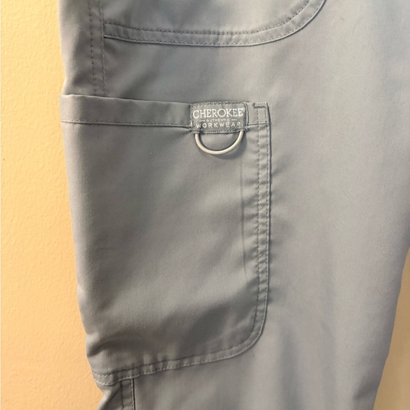 Cherokee workwear women’s gray scrub cargo Pants - Picture 2 of 2